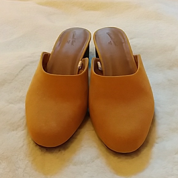 Universal Thread Mules - Picture 3 of 4